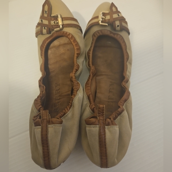 BURBERRY Thompson Canvas & Leather Ballet Flats Beige Brown Gold Buckle  40/9 US - Picture 10 of 16